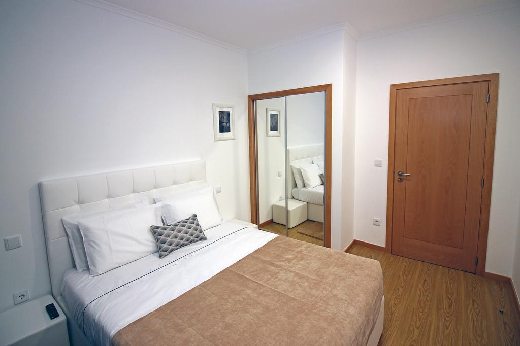 Geresiana Apartamentos Luaran gambar