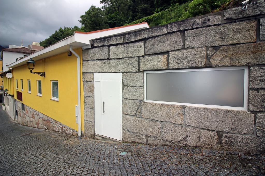 Geresiana Apartamentos Luaran gambar