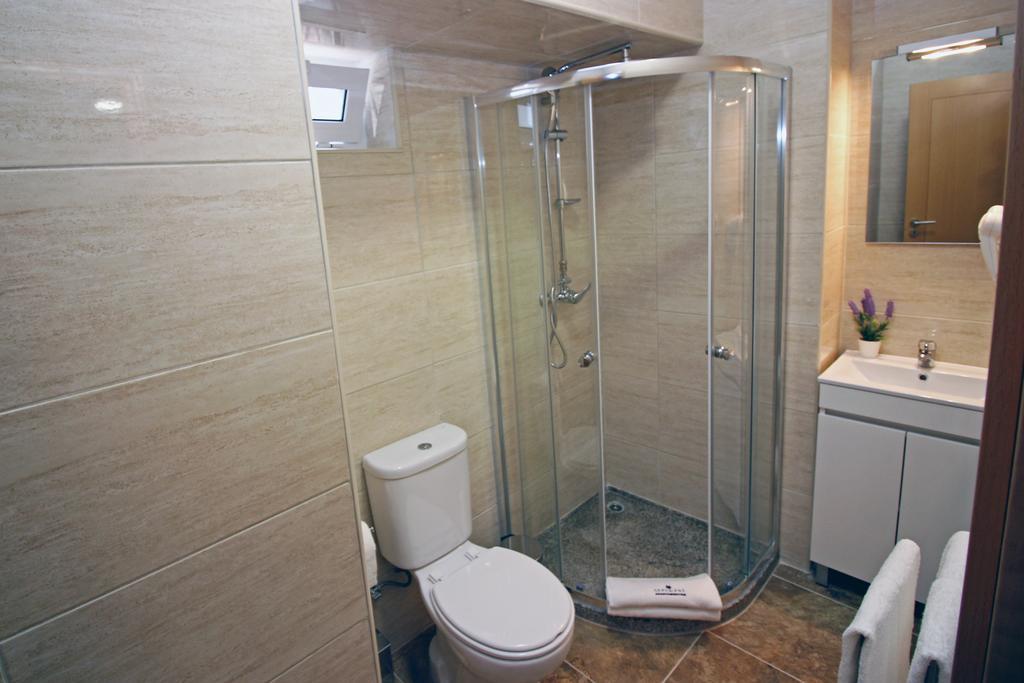 Geresiana Apartamentos Luaran gambar