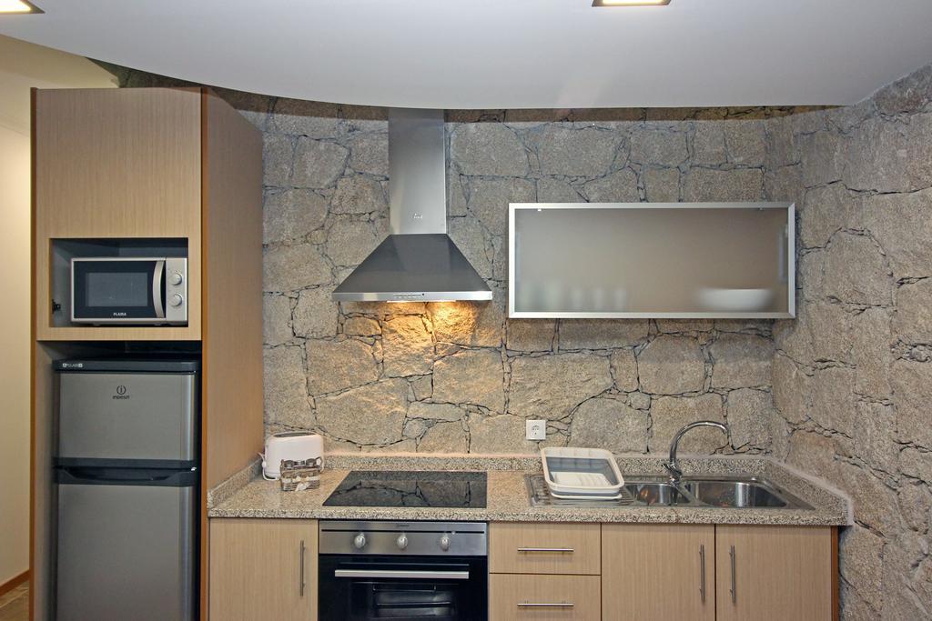 Geresiana Apartamentos Luaran gambar