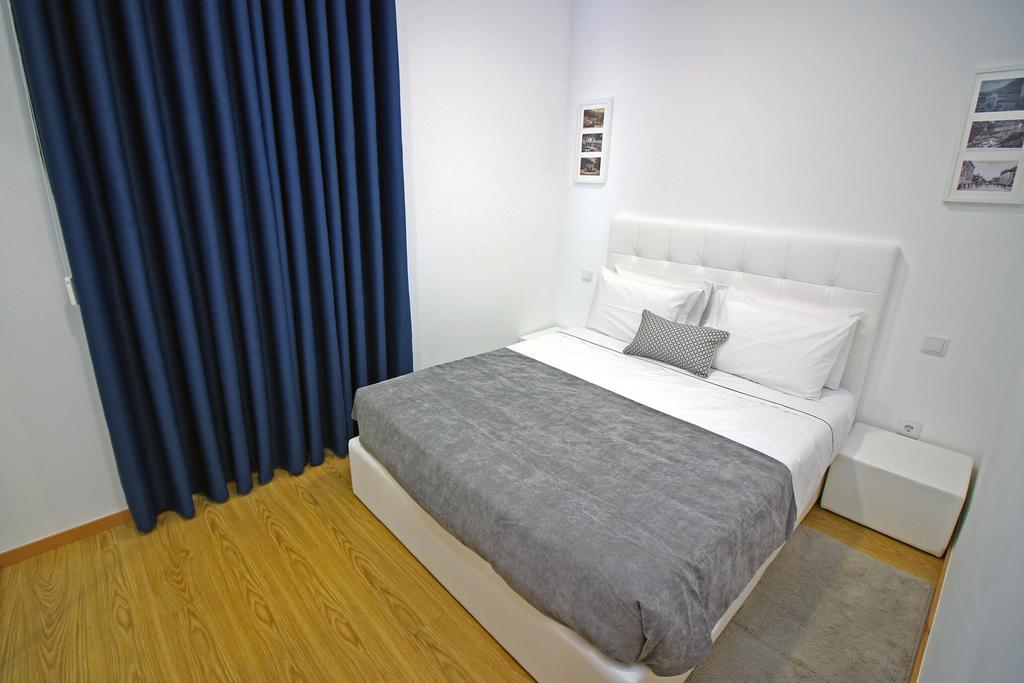 Geresiana Apartamentos Luaran gambar